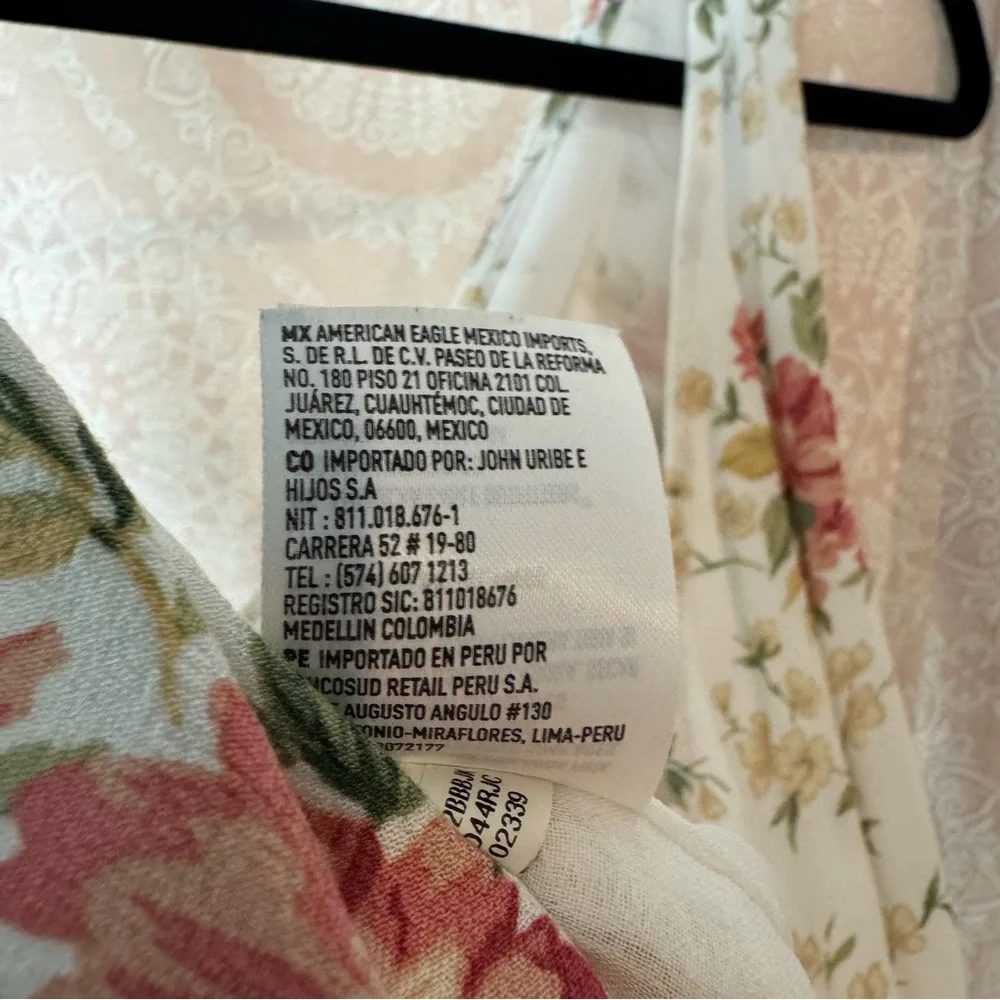 American Eagle Cream and Pink Floral Mini Romper Flowy Ruffle Hem Size Large - Picture 6 of 13